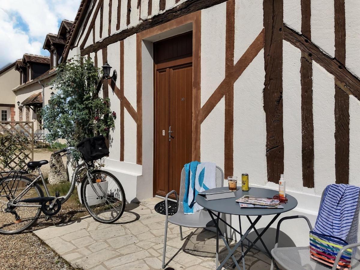 Logis Hotel Du Cygne Bracieux Exterior photo