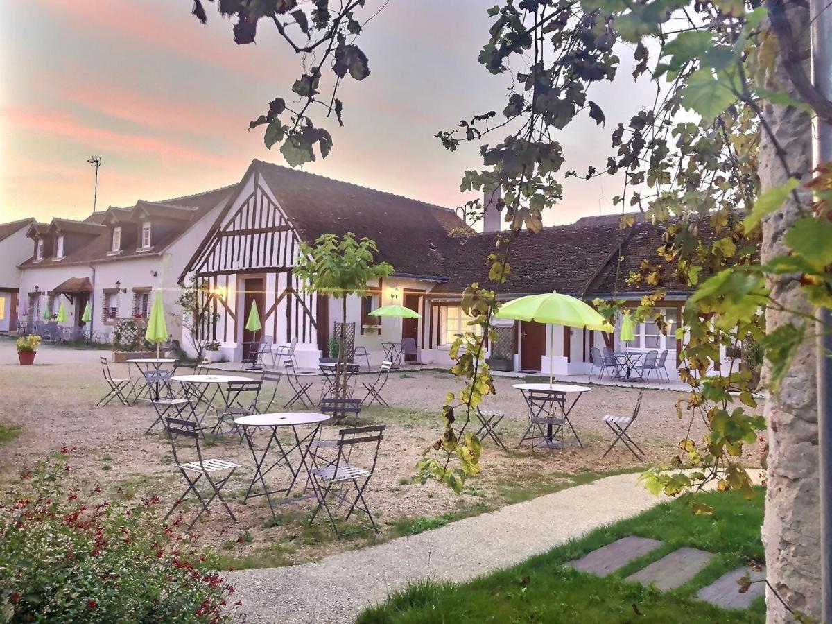 Logis Hotel Du Cygne Bracieux Exterior photo