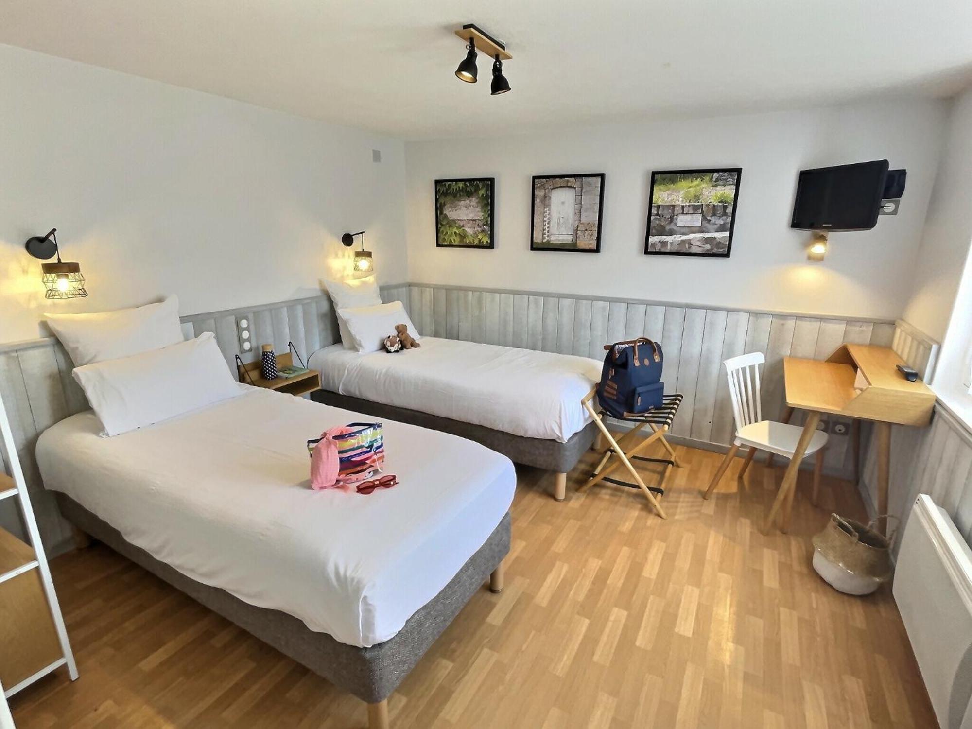 Logis Hotel Du Cygne Bracieux Room photo
