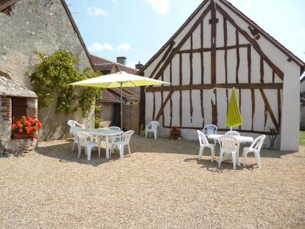 Logis Hotel Du Cygne Bracieux Exterior photo