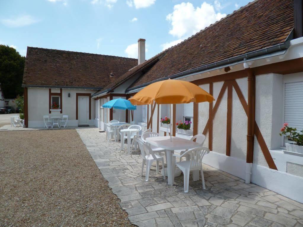 Logis Hotel Du Cygne Bracieux Exterior photo